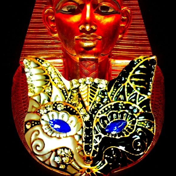 Jewelry - Elegant Gold and Black Cat Pendant